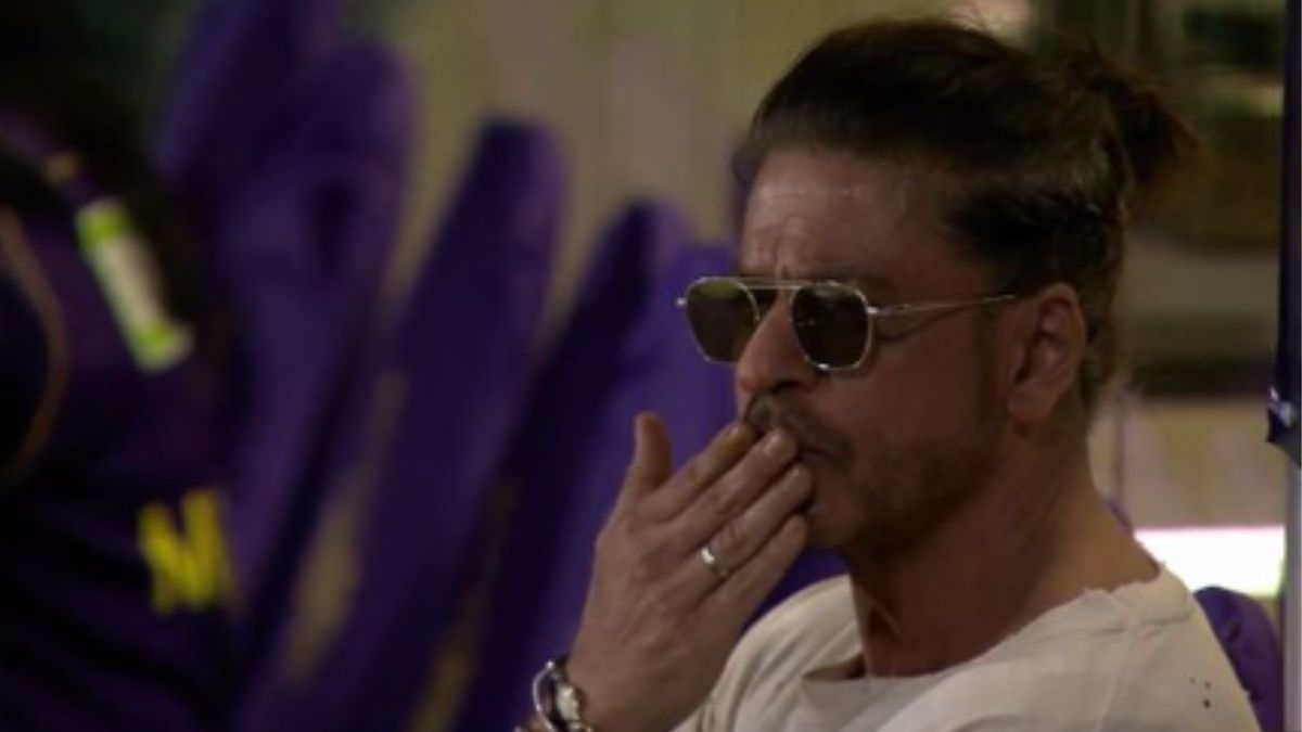 ipl-2024-kkr-vs-srh-shah-rukh-khan-blows-kisses-to-fans-as-he-turns-cheerleader